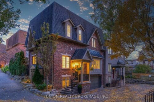 Custom Built Home in Edgewood Mews